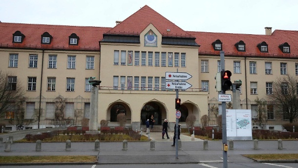 Das Klinikum Schwabing in München: Hier wird der erste deutsche Coronavirus-Fall behandelt. (Quelle: AP/dpa/Matthias Schrader)