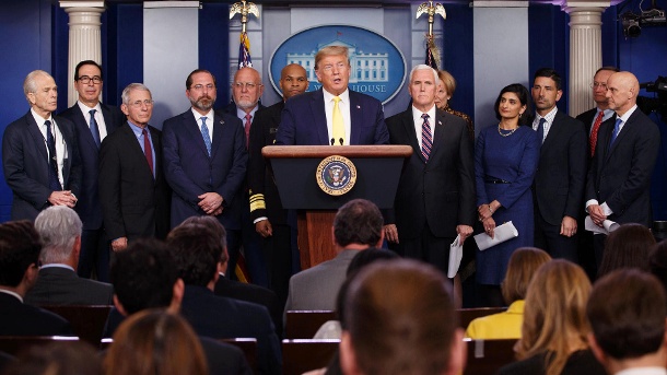 Donald Trump bei einer Pressekonferenz im Weißen Haus: Einen Corona-Test hat der US-Präsident noch nicht gemacht. (Quelle: AP/dpa)