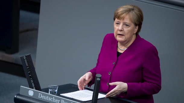 Bundeskanzlerin Angela Merkel (CDU) hält in der Plenarsitzung des Deutschen Bundestages eine Regierungserklärung zur Bewältigung der Covid-19-Pandemie in Deutschland und Europa. (Quelle: dpa)