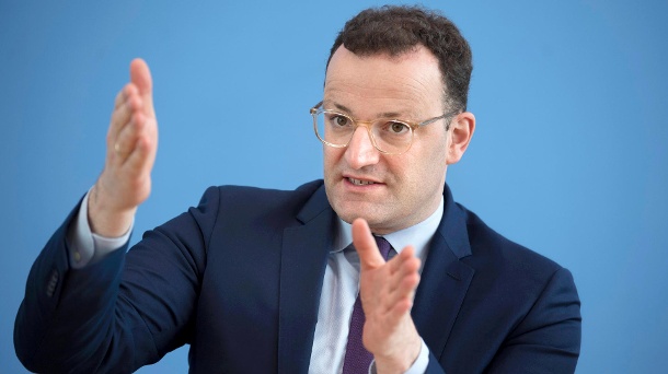 Jens Spahn: Der Bundesgesundheitsminister sieht die Impfstoff-Tests als ersten Erfolg an. (Quelle: imago images/IPON)