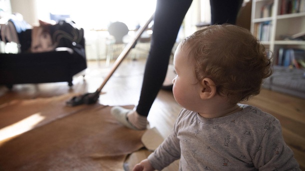 Alleinerziehende stoßen an ihre Grenzen (Symbolfoto): Kinderbetreuung während der Corona-Krise wird für viele zum Problem. (Quelle: imago images)