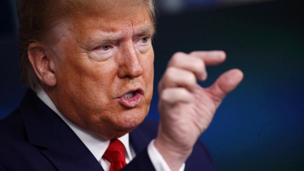 Donald Trump: Kritik an seinem eigenen Vorgehen gegen das Coronavirus weist der US-Präsident zurück. (Quelle: AP/dpa/Patrick Semansky)