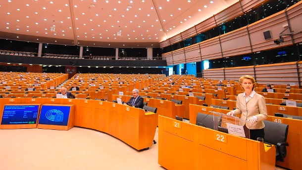 Kommissionspräsidentin Ursula von der Leyen im Parlament: Das Europäische Parlament bliebt bei der Sondersitzung am Donnerstag weitestgehend leer. (Quelle: dpa/Laurie Diffembacq/European Parliament)