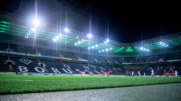 Spieltag im Borussia Park: Die Entscheidung über Geisterspiele soll wohl am Mittwoch gefällt werden. (Quelle: dpa/Fabian Strauch)