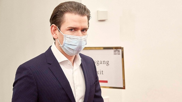 Vorbildlich mit Maske: Österreichs Bundeskanzler Sebastian Kurz. (Quelle: imago images)