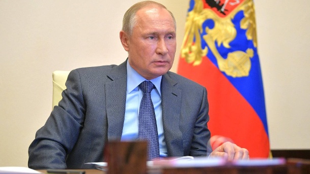Arbeitsfreie Zeit für Russlands Bürger verlängert: Präsident Wladimir Putin. (Quelle: imago images/Russian Look)
