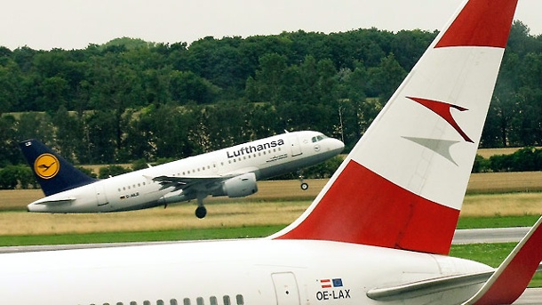 Ein Flugzeug von Austrian Airlines: Die Lufthansa-Tochter hat staatliche Hilfen beantragt. (Quelle: Reuters)
