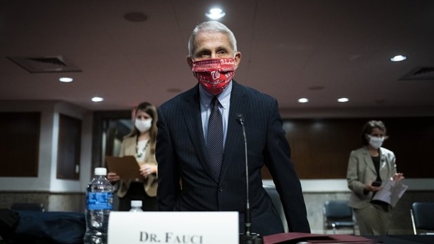 Anthony Fauci vor einem Ausschuss des US-Senats: Der US-Immunologe warnt immer wieder vor vorzeitigen Lockerungen. (Quelle: dpa/Al Drago/Pool Bloomberg/AP)