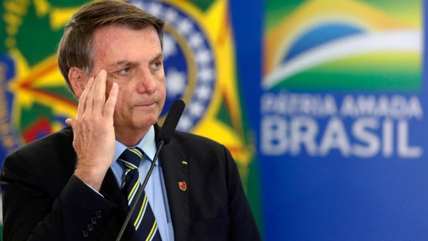 Niederlage: Brasiliens Präsident Bolsonaro muss künftig eine Maske tragen. (Quelle: imago images/Fotoarena)