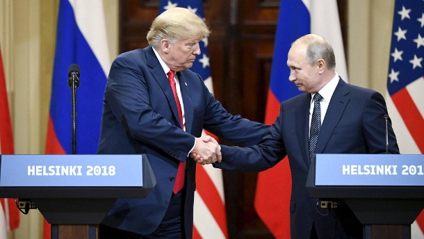 Treffen zwischen Trump und Putin in Helsinki: Der US-Präsident sprach seinem russischen Amtskollegen in Finnland sein Vertrauen aus und fiel damit seinen Geheimdiensten in den Rücken. (Quelle: imago images)