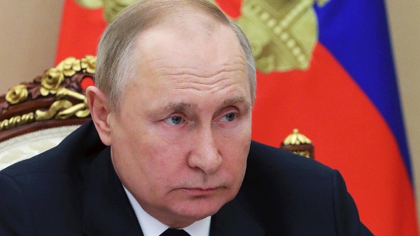 Wladimir Putin: Der Präsident von Russland hat der ukrainischen Armee "eklatante Verstöße" gegen das humanitäre Völkerrecht vorgeworfen. (Quelle: AP/dpa/Mikhail Klimentyev/Pool Sputnik Kremlin)